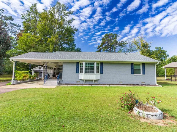 143 Sunrise Cv, Selmer, TN 38375
