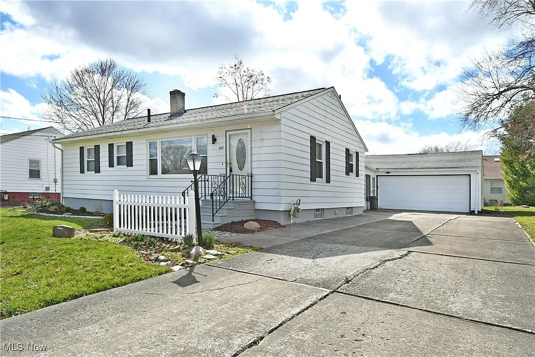 452 Rosewae Ave photo 1