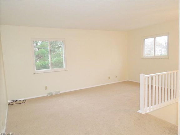 3rd image of 1271 Meadowbrook Blvd