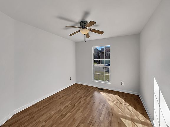 4th image of 805 Carlisle Ct N