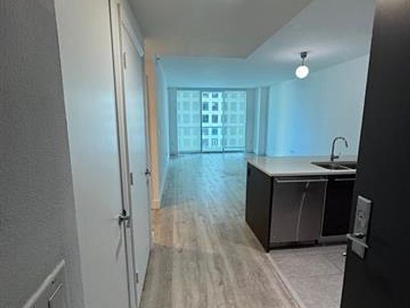 3rd image of 500 Brickell Ave APT 1706