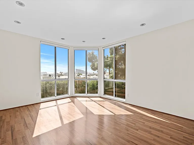 8530 Holloway Dr #306 — Photo 14