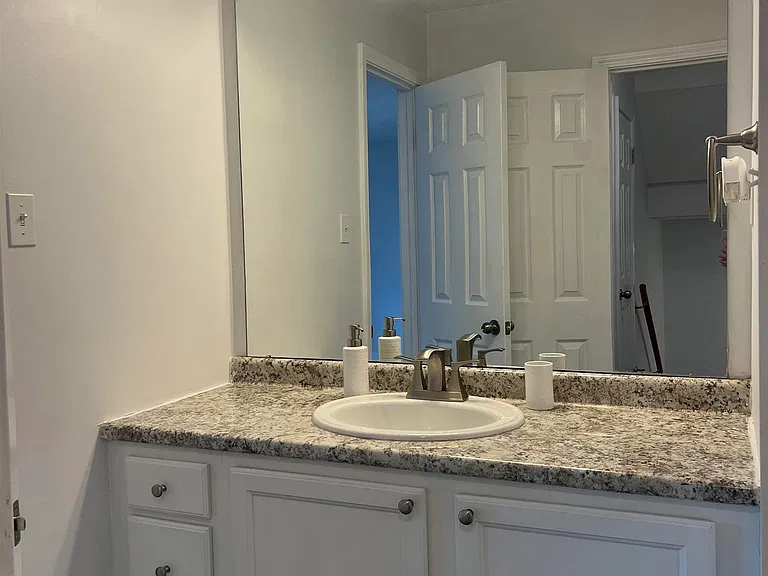 427 Russell St NE — Photo 11