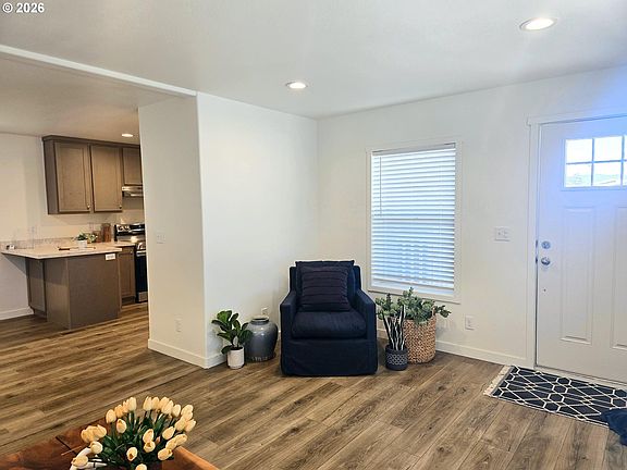 3rd image of 5286 Maple St