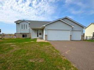 985 Iris Ct S, Cambridge, MN 55008
