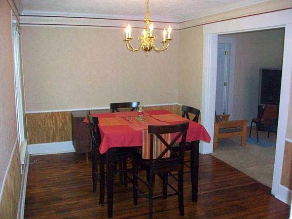 5th image of 407 E College St