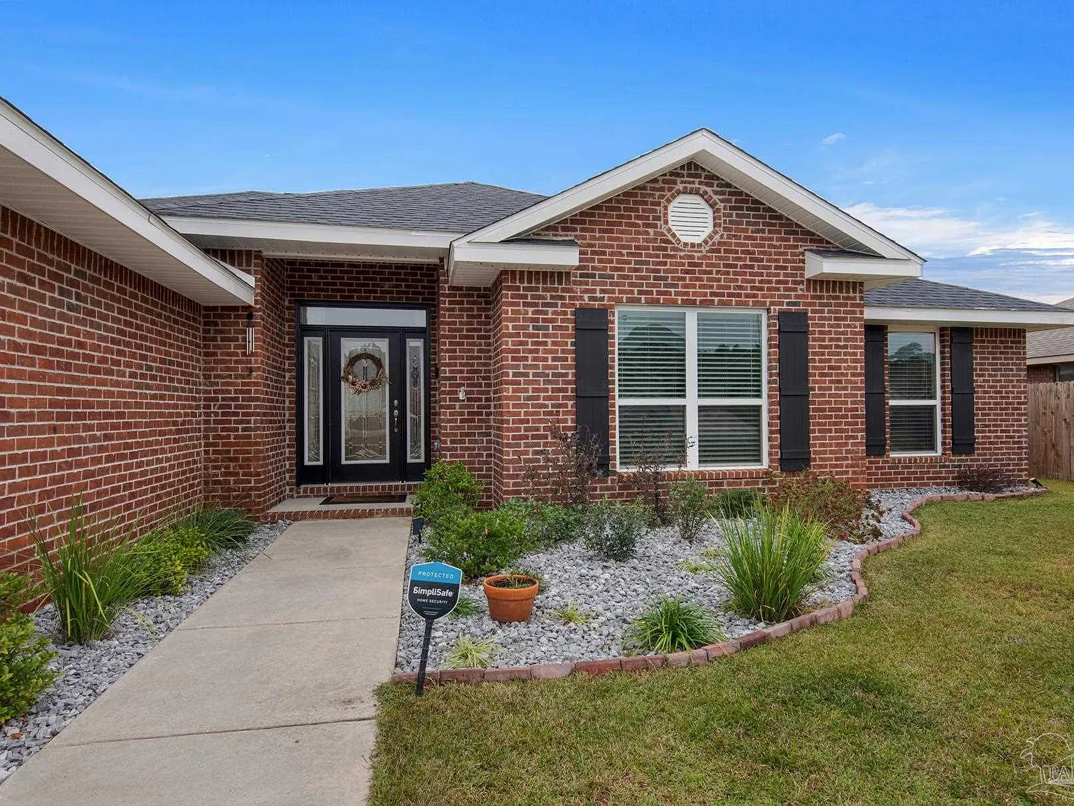 4 bed, 2105 sqft, $2,200 — Photo 4