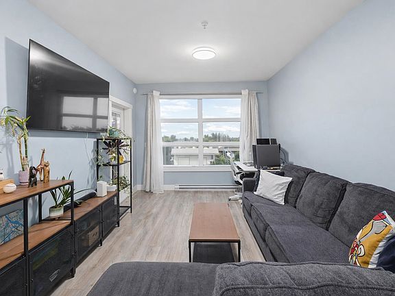 3rd image of 22577 Royal Cres #306
