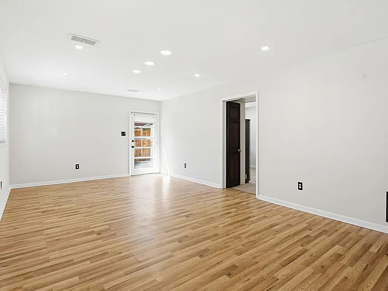 9717 Hedin Dr — Photo 5