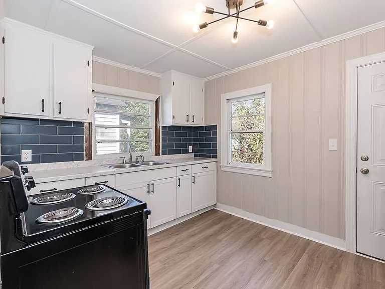 1220 Battle St — Photo 19