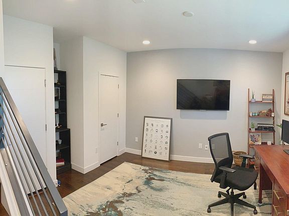 Office Space w/ closet