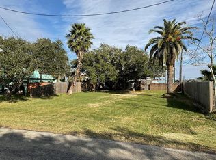 304 S 3rd St, Rockport, TX 78382