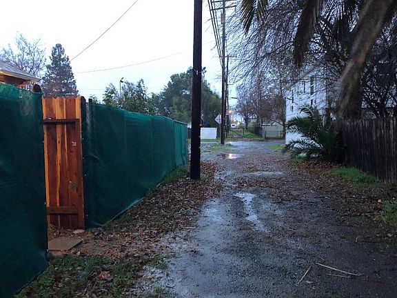 4th image of 2259 Woodpond Aly