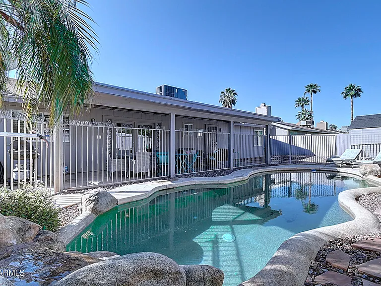 6914 E Beverly Ln — Photo 32