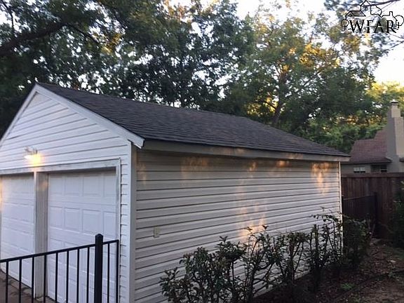 3rd image of 2408 Clarinda Ave