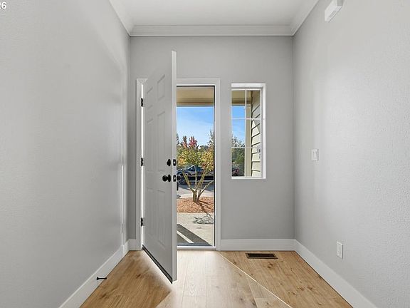 4th image of 2312 NE 80th St