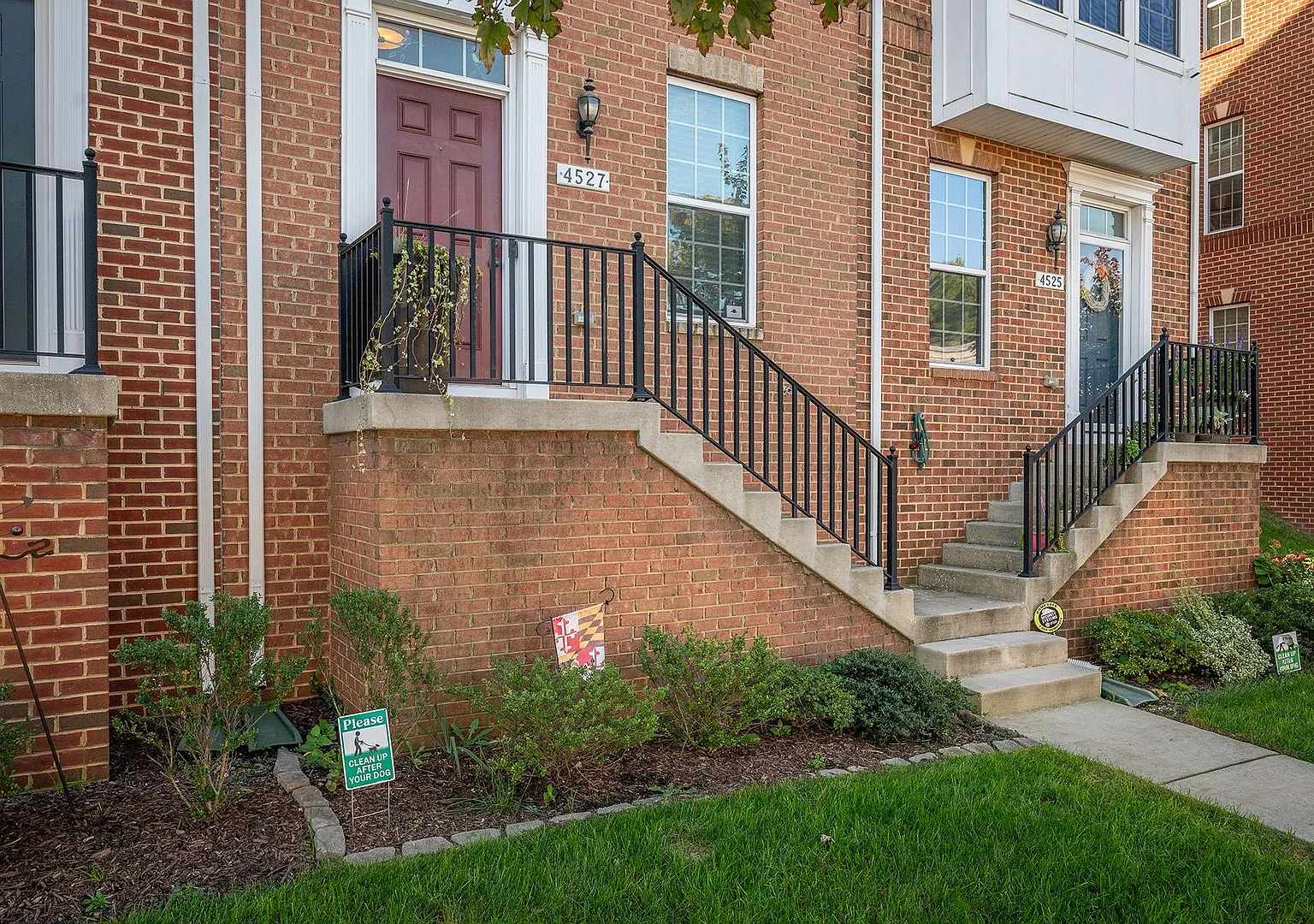 Luxury 3-Bed, 4-Bath Townhouse with Modern Amenities — Photo 3