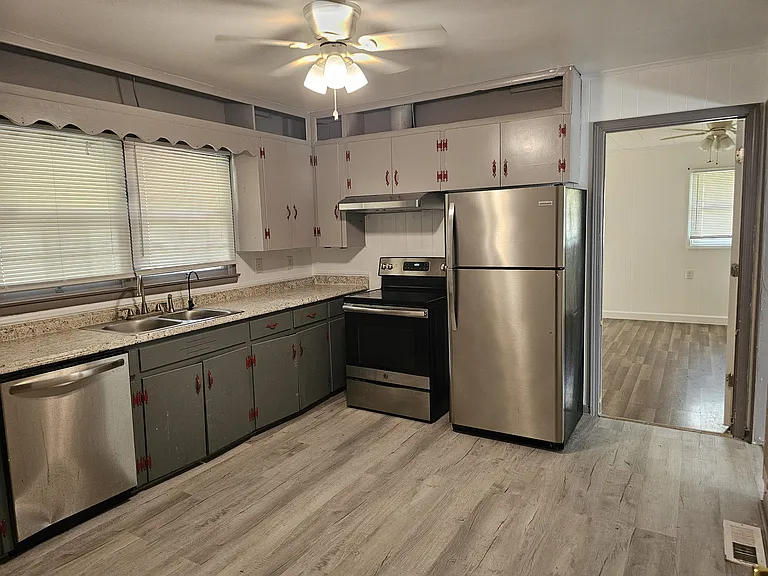 208 Chestnut Dr — Photo 15