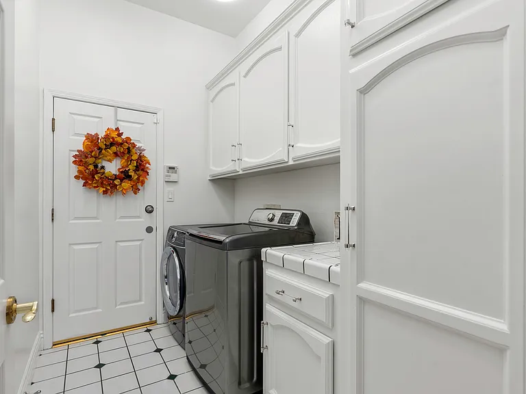 8301 Waterfield Dr — Photo 19