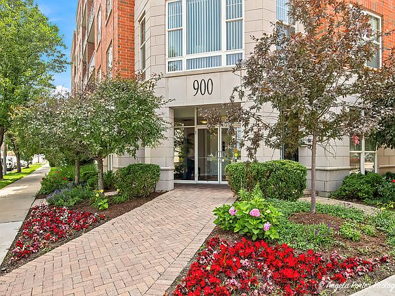 2nd image of 900 Lee St Unit 201