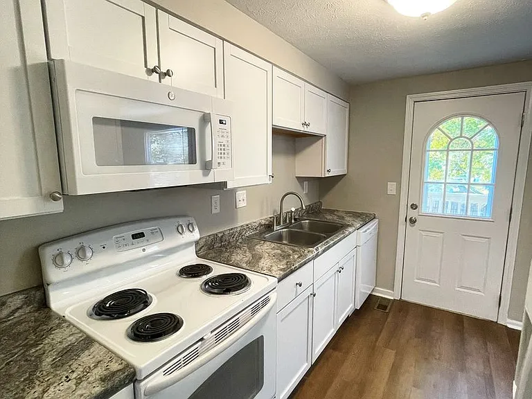5516 Hasbrook Dr — Photo 10