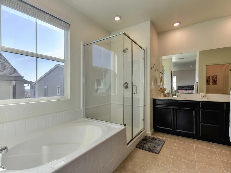 3304 Sunny Gate Ln — Photo 13