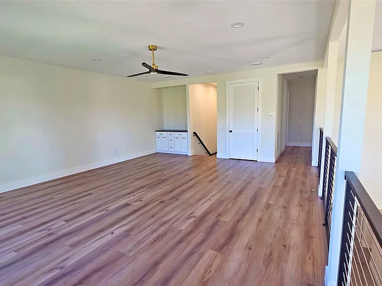 2475 Bay St — Photo 39