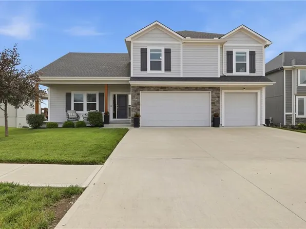 1809 NW Nicholas Dr, Grain Valley, MO 64029