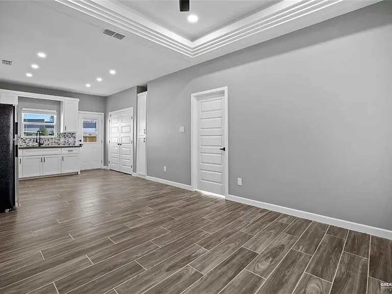 3300 Whetstone #3 — Photo 3