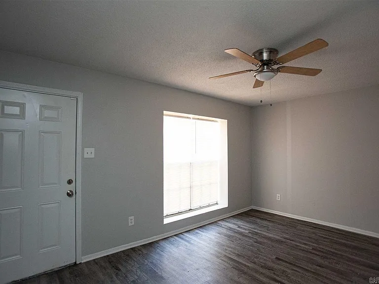 2112 Scotty Ct — Photo 2