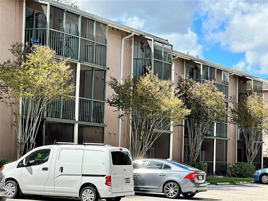 1 bed, 1.0 bath, 496 sqft, $1,100 — Photo 3