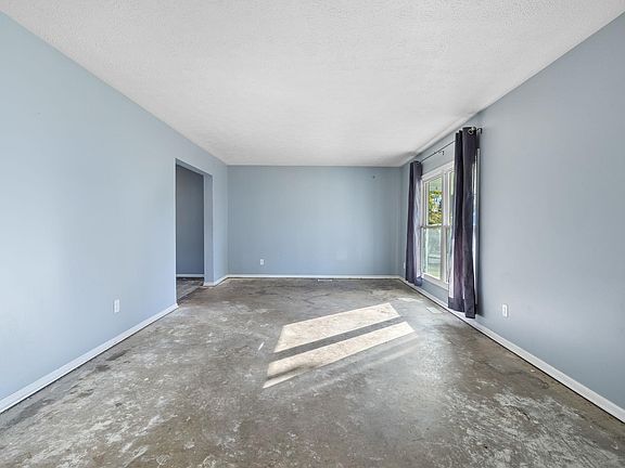 2nd image of 10 Blackfoot Ct