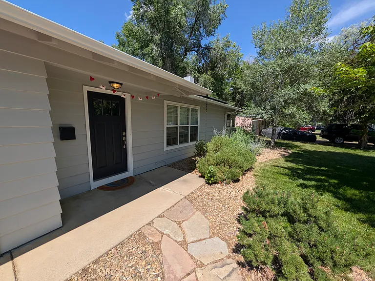 838 Juniper Ln — Photo 3