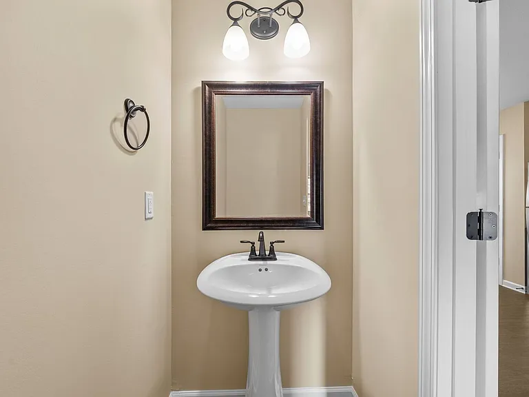 161 Center Pointe Dr — Photo 9