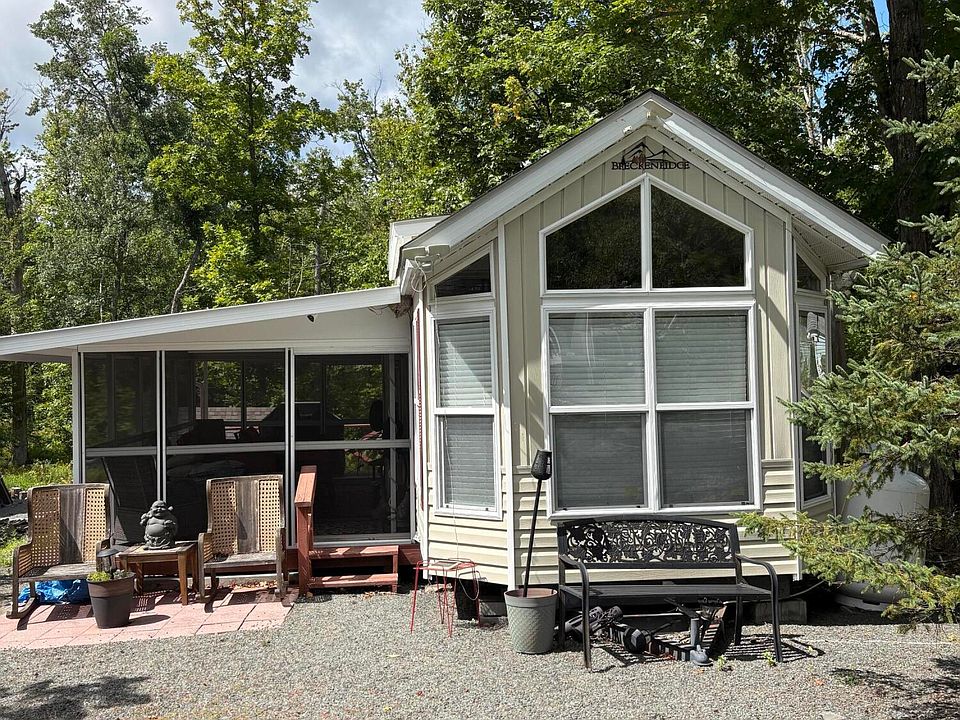 1st image of 122 Maple Forest Dr