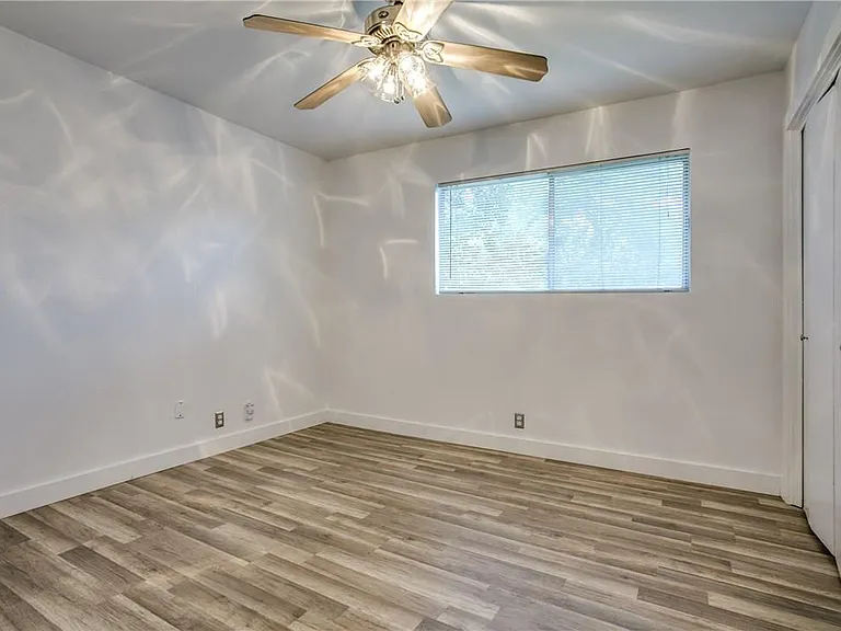 2313 La Casa Dr #B — Photo 16