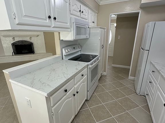 3rd image of 4226 Blue Creek Dr