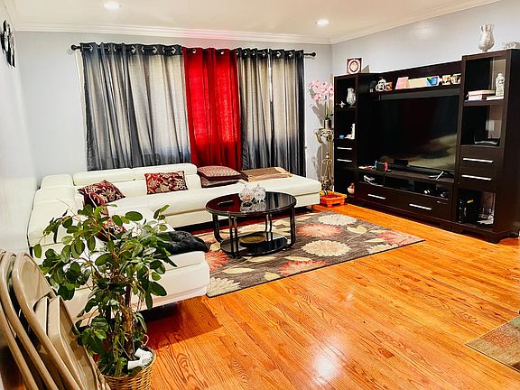 5th image of 8303 Christiana Ave #1E