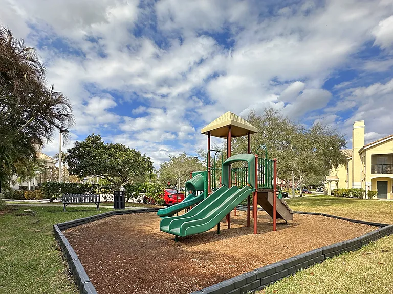 152 SW Peacock Blvd #206 — Photo 37