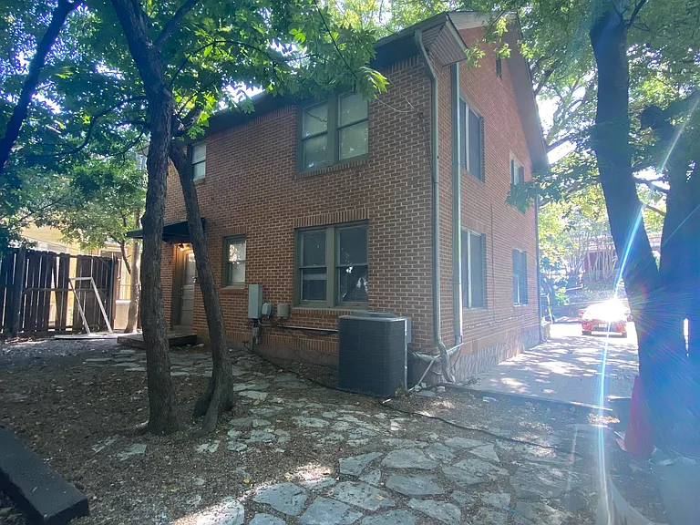 2714 Whitis Ave #A — Photo 26