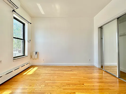 Rented by Capri Jet Realty Corp | media 8