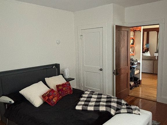 5th image of 135 Prospect St APT 1