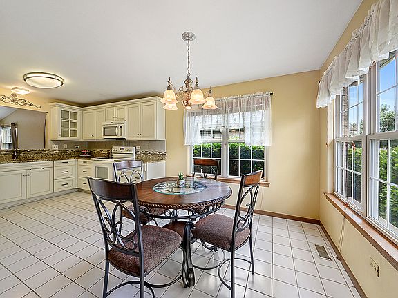 4th image of 4129 Doe Ct