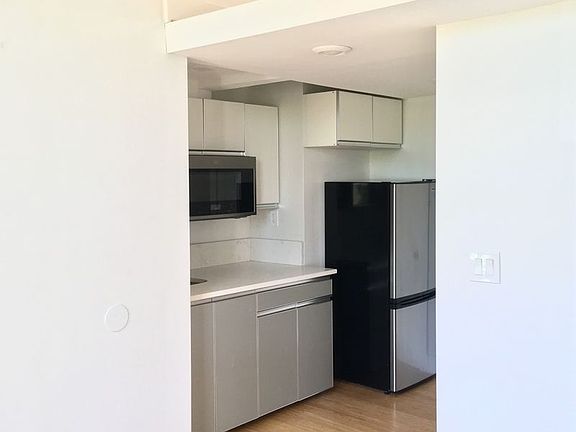 4th image of 115 Weirfield St #3RR