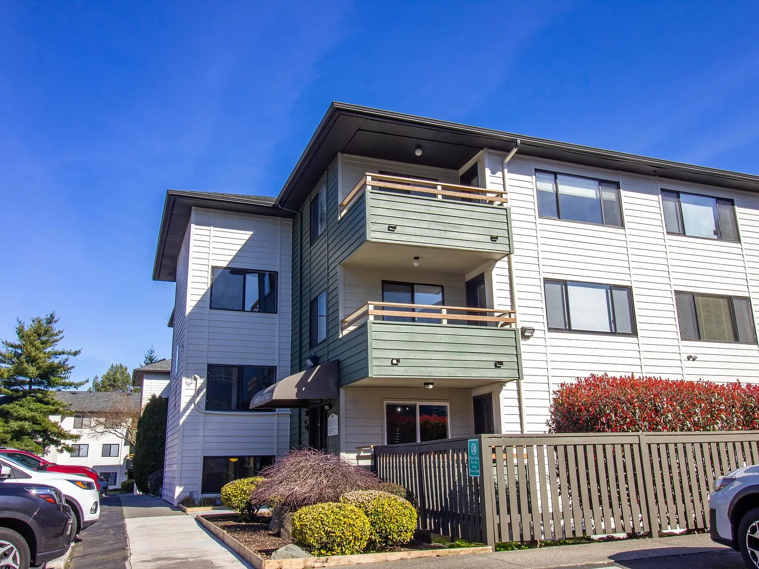Willow Court Apartments — Photo 2