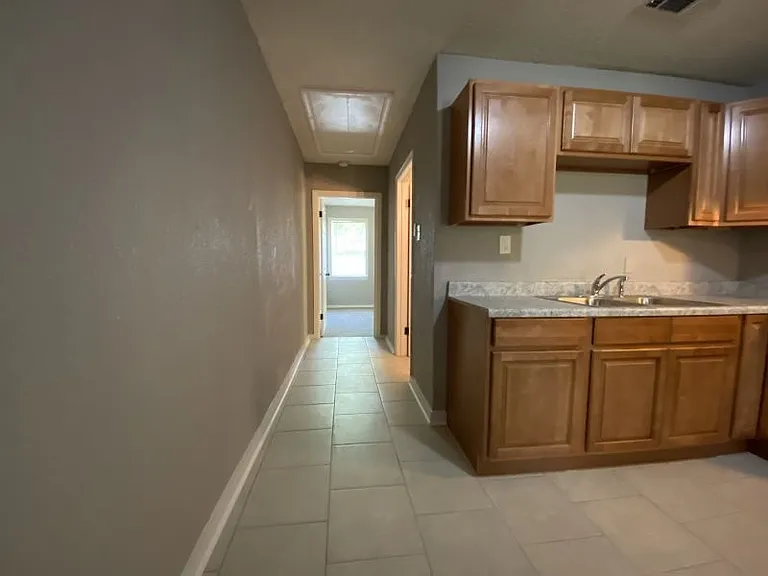 1345 Gill Ave — Photo 6