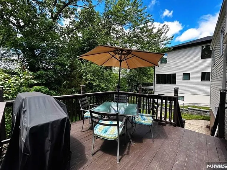 321 Maplewood Dr — Photo 22