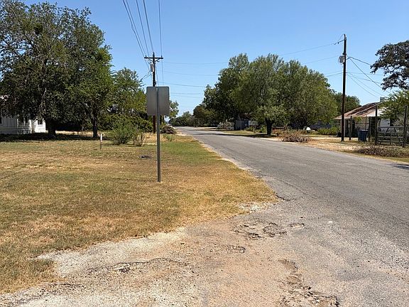 5th image of 705 Pecan LOT 6