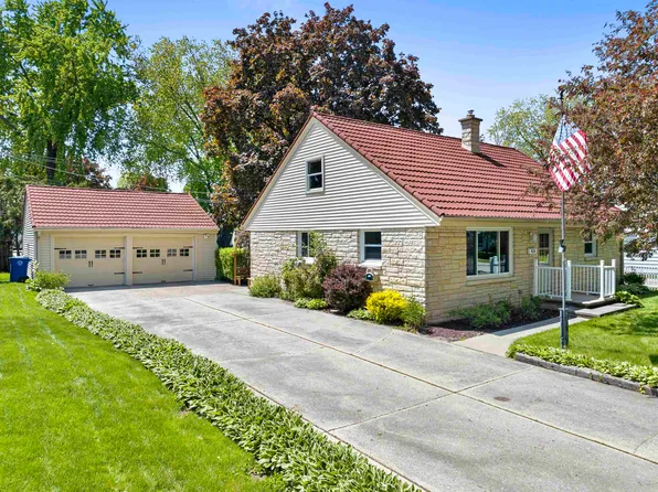 826 Bomier St, De Pere, WI 54115