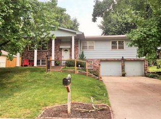 1305 Midyett Rd, Saint Joseph, MO 64506